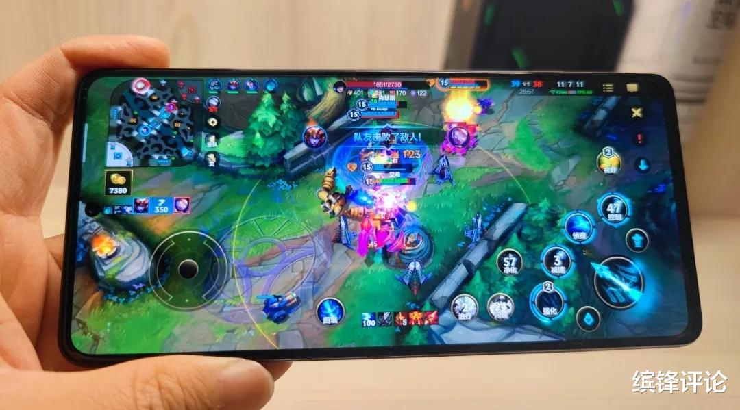 触控|黑鲨5Pro真机上手：性能拉满+颜值冲天，新一代顶级游戏旗舰！