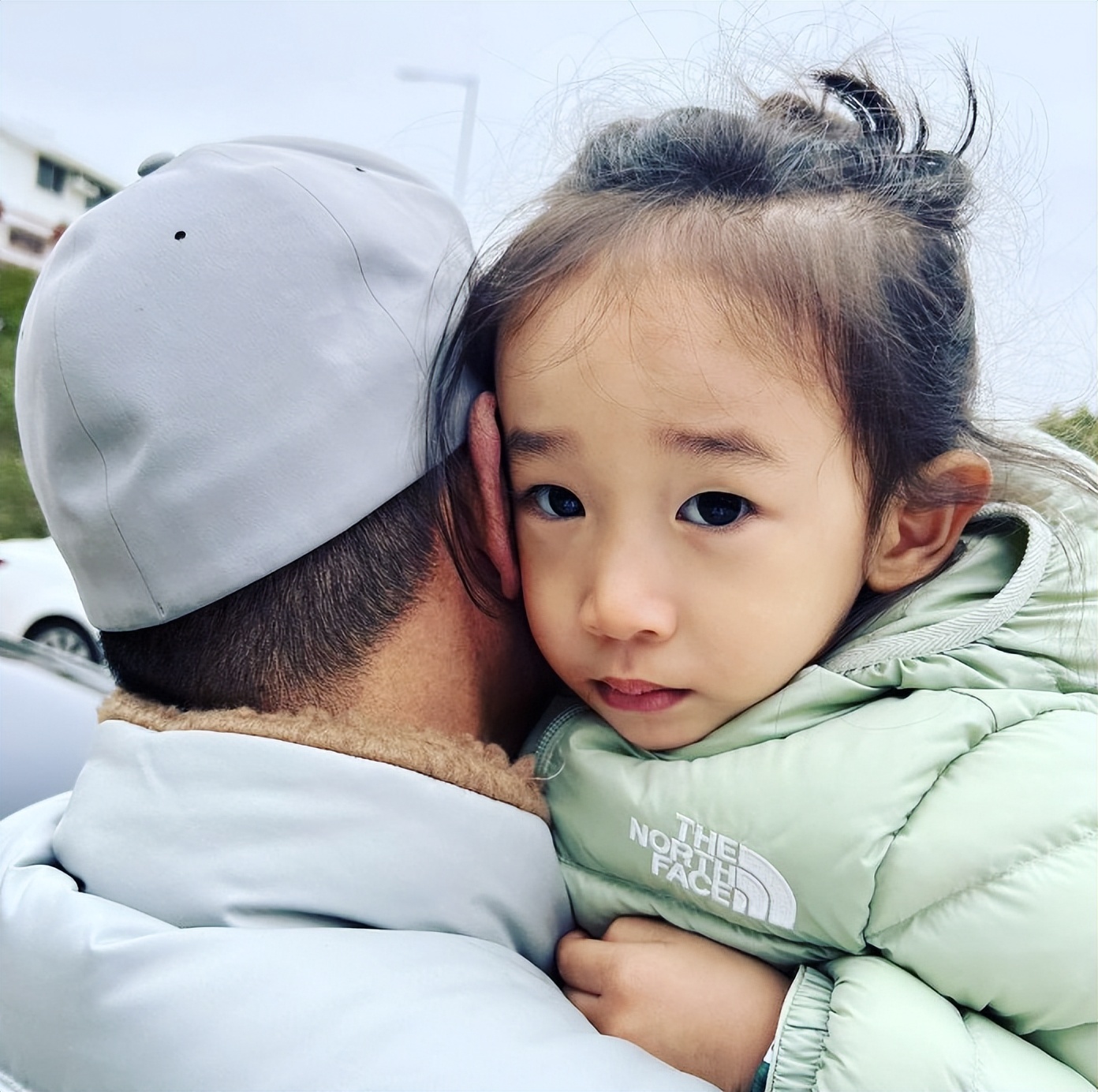 应采儿|应采儿春节晒全家福,和陈小春同框被指像父女,二胎儿子越来越像闺女