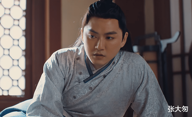 梁俊一|43岁还在演纯情少年?糊了的“花弄影”,为何沦为烂片主角?