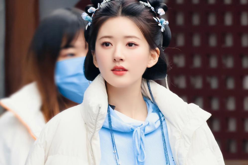 颖儿|赵露思颖儿《神隐》同框视频，女二号是颖儿，气场凸显几分霸气