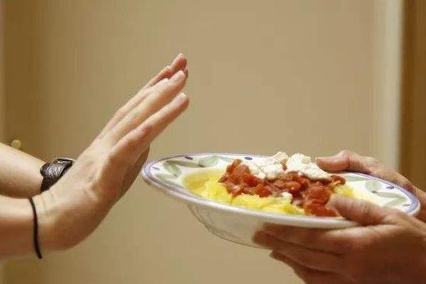 血糖 不吃晚饭能瘦下来吗？坚持一个月，身体可能发生四处改变