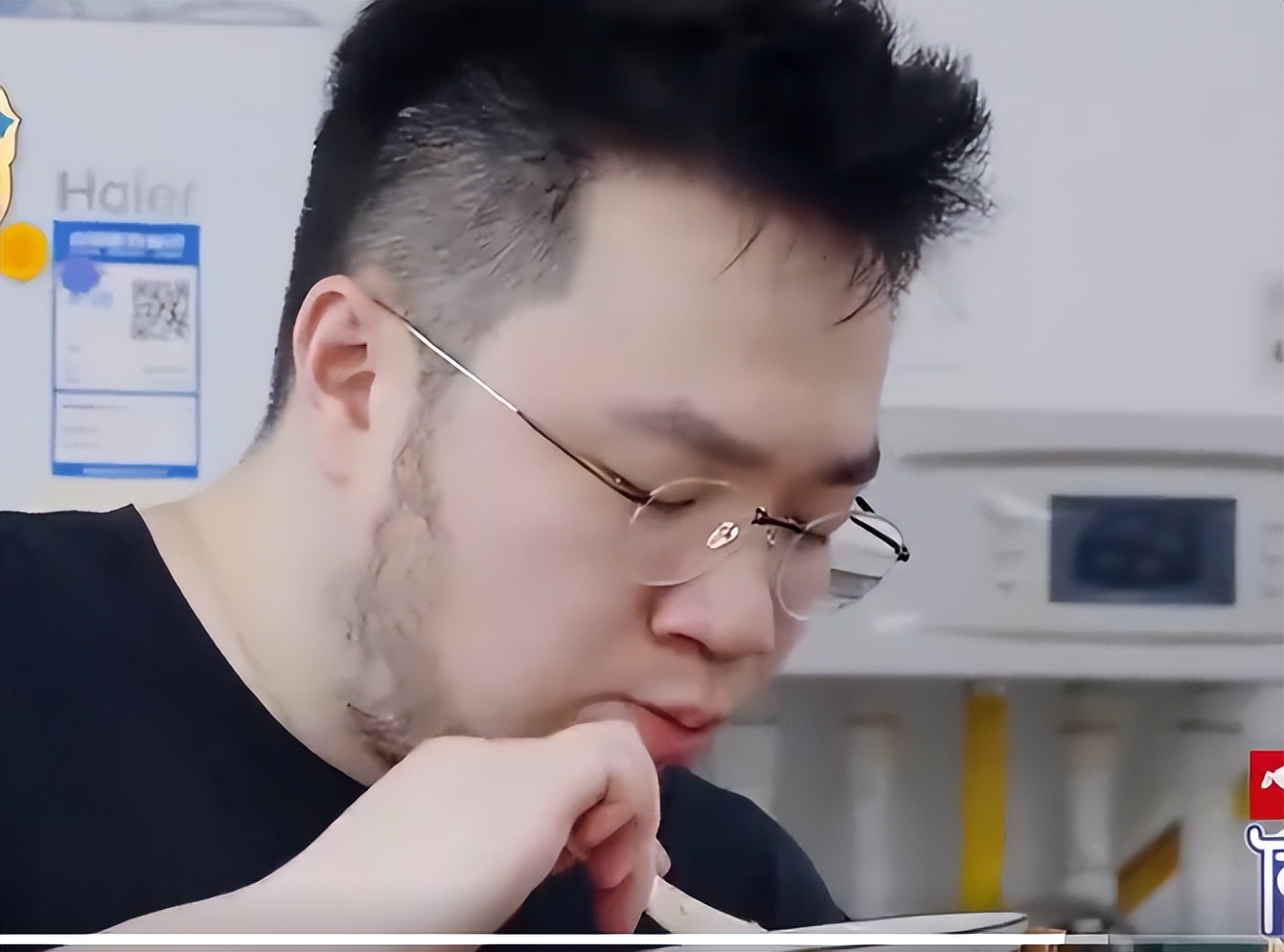 巴图|饭吃剩才留给老婆，面对木讷巴图，博古用最少的话给老公上了一课