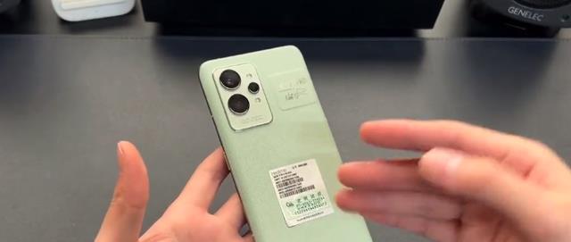 Linux|realmeGT2Pro对比小米12，都是国产旗舰，实际差距却很大！