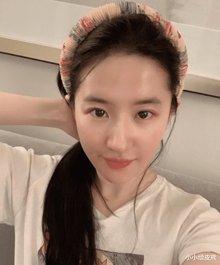 刘亦菲|刘亦菲发文分享近况，“手捧刺猬”配图引热议，被指体毛太旺盛