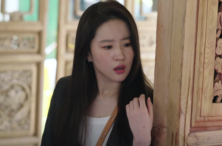 刘亦菲|说刘亦菲“大龅牙”丑的,是烤瓷大白牙看习惯了吧?