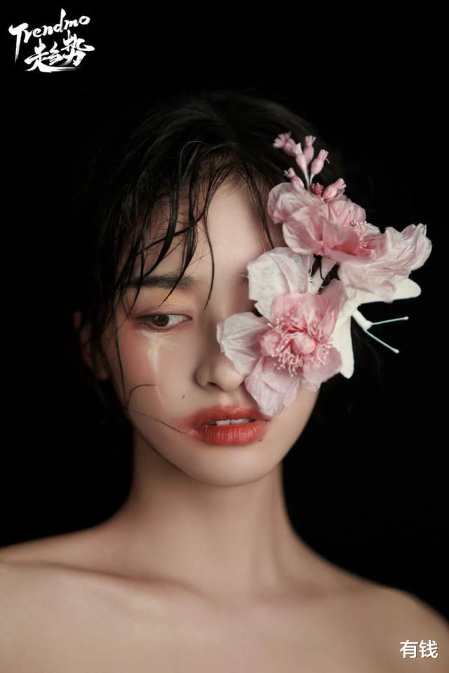 韭菜 沈月退出了短发范本，还贡献了尴尬期造型