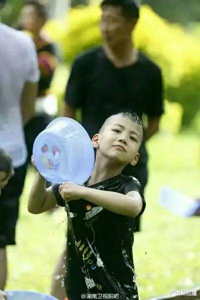 康晋荣|13岁，顶级Alpha，阿姨们都在等他出道！