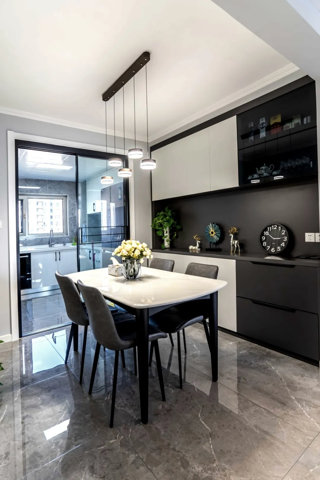 139平老房改造 | 打破传统衣帽间规则,干净又隐私!