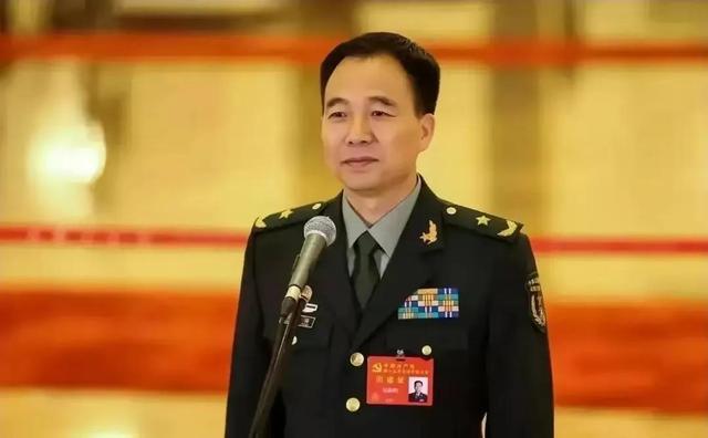恭喜陈冬,创下新记录!目前只有景海鹏出马,才可能打破