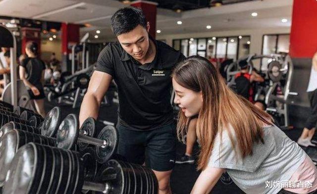 浙江女子与教练车内互动,被丈夫发现,妻子:能不发朋友圈吗