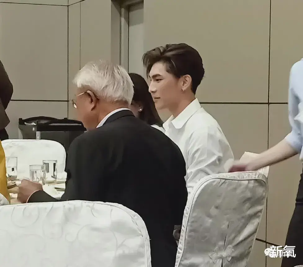 娱乐圈|泰国娱乐圈的迷之审美，她的副业只配出现在夜里？