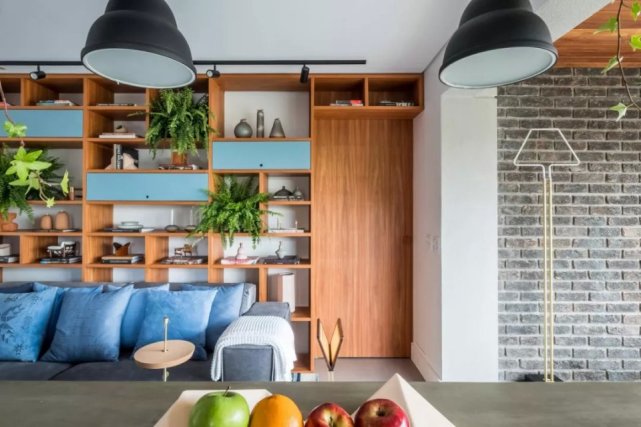 47㎡小巧单身公寓,餐厅设在阳台上,这样的装修谁能不喜欢?