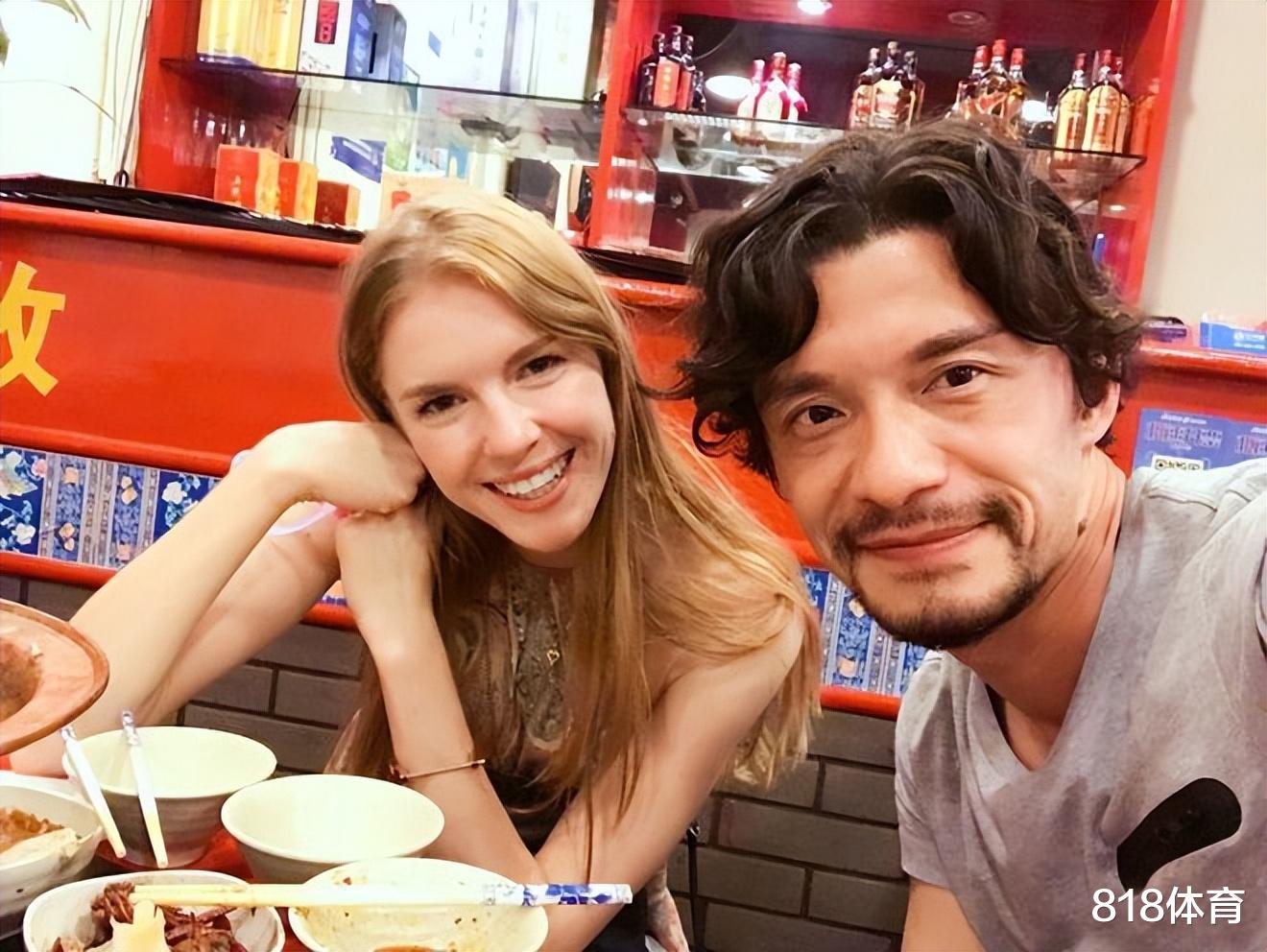 詹姆斯·哈登|人生赢家! 47岁谢晖带2岁混血儿子踢球, 漂亮澳洲媳妇拍下父子互动