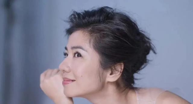 钟楚红|“最红港姐”拒绝天王、下嫁后惨遭丧夫，孤身至今：她后悔了吗？