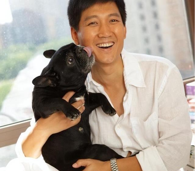 李崇霄|演员李崇霄突然去世,生前与妻子合照曝光,两人同框超有爱