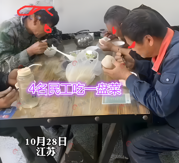 心酸!4名民工连续7天只吃一盘白菜,餐馆老板:他们说省钱拿回家