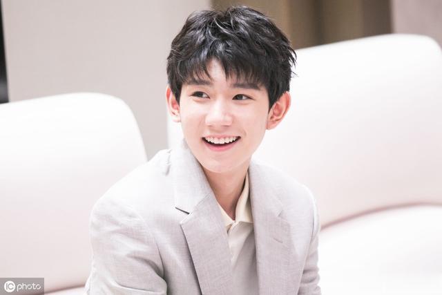 王源|王源本是偶像标杆也是有思想的青年领袖,其智慧曾获得联合国赞赏