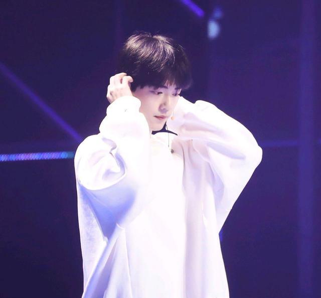 肖战|肖战微电影得到权威报道，本人还登上省级日报，确实是优质偶像