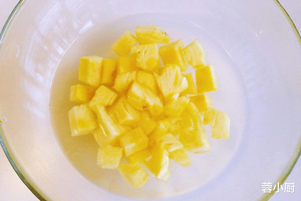 立秋润燥,饮食上可“减辛增酸”,多吃“3黄2白1红”,润肺养胃