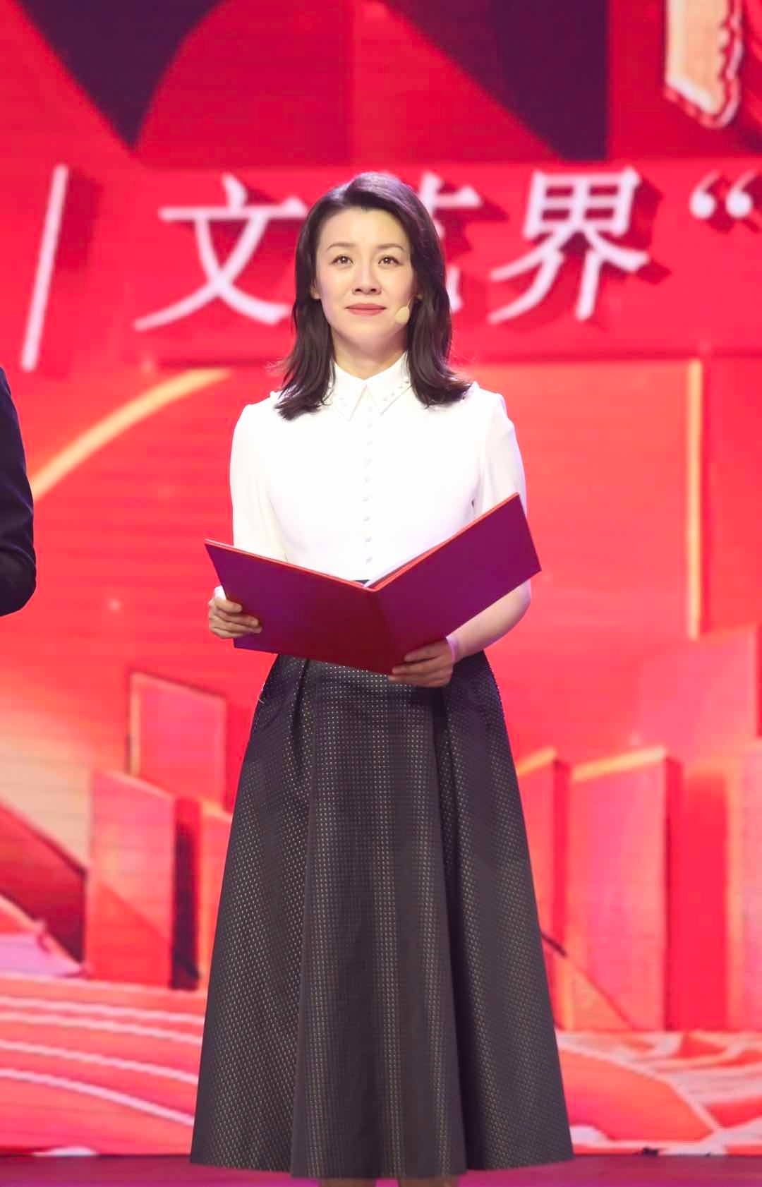 4位“演妈专业户”的明星，私下打扮优雅自然，才是妈妈的榜样