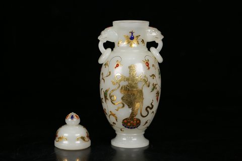 |清代 老和田玉双瑞兽耳瓶