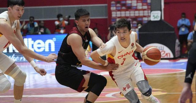 中国男篮|中国男篮碾压印尼进8强，杨毅分析前景，想进决赛还看内线优势