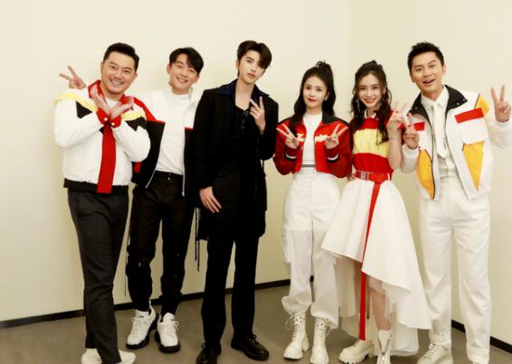 倪妮|《奔跑吧10》常驻阵容，嘉宾纷纷报到，唯独李晨不同