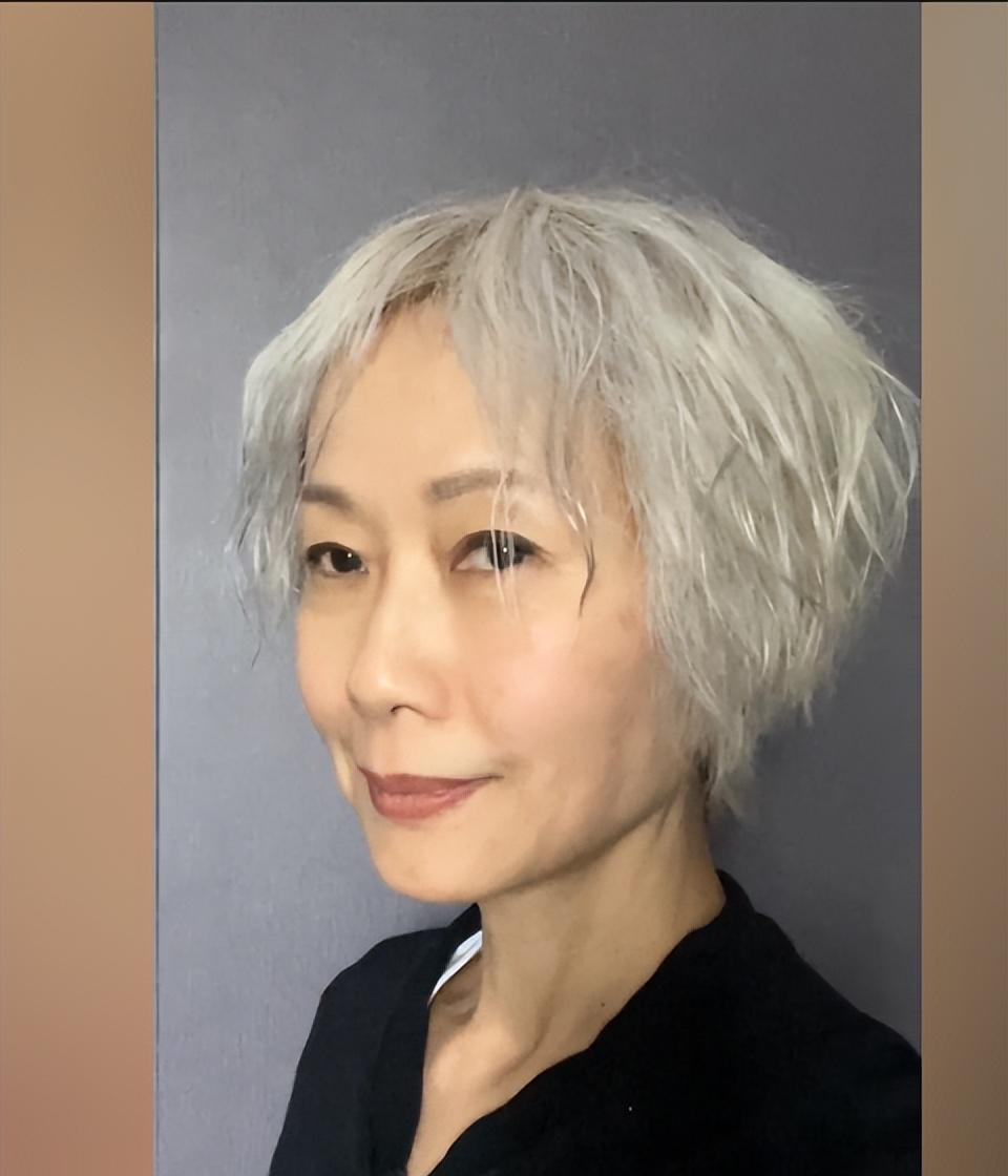 叶童|叶童自嘲未老先衰，身材瘦骨嶙峋白发又不染，正视老态心态淡然