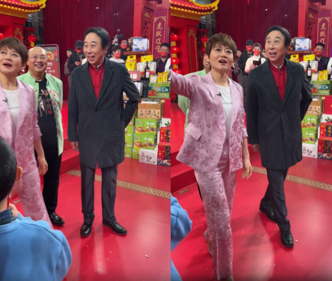 冯巩|冯巩春晚彩排花絮照曝光!腰背笔挺身形纤瘦,与美女互动一脸笑容
