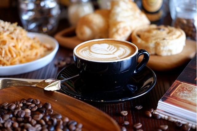 睡眠|新研究揭示了严重高血压患者喝太多咖啡的危险性