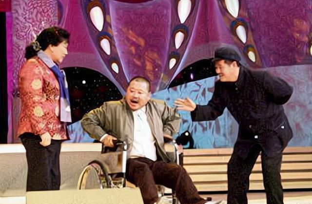 范伟|16年前范伟与赵本山“分道扬镳”,真的单单为了7千元演出费吗?