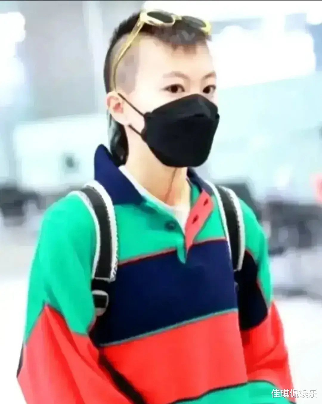 亮剑|王菲女儿窦靖童走上叛逆期,机场亮相为让网友大吃一惊,疯狂!