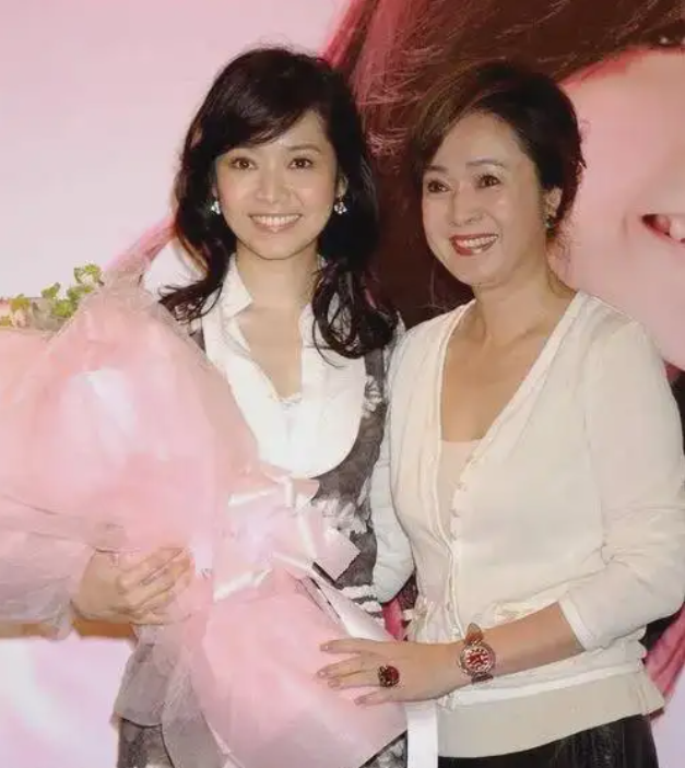 侯佩岑|林月云:我无心伤害任何人,只是无法隐藏我的感情,余生只剩忏悔