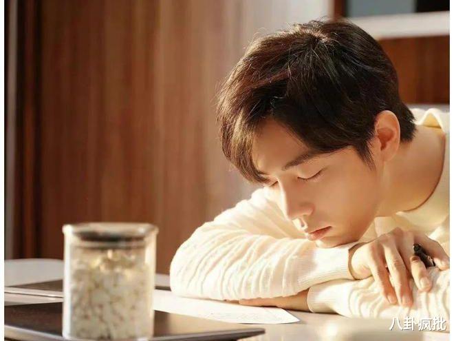 |肖战登顶！宋祖儿抄袭？刘浩存拉踩任敏？金世佳拉胯？她玩姐弟恋