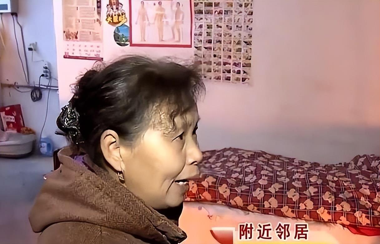 名牌大学女毕业生,爱上50岁拾荒汉并生下一女,母亲:造孽啊