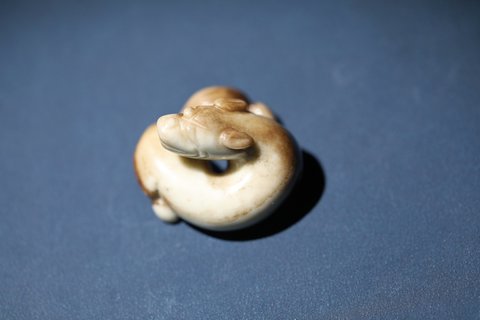 |明代和田玉回首兽