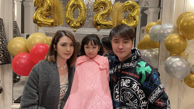 张丹峰|洪欣晒全家福为9岁女儿庆生，与张丹峰恩爱依旧，北京豪宅装修很奢华