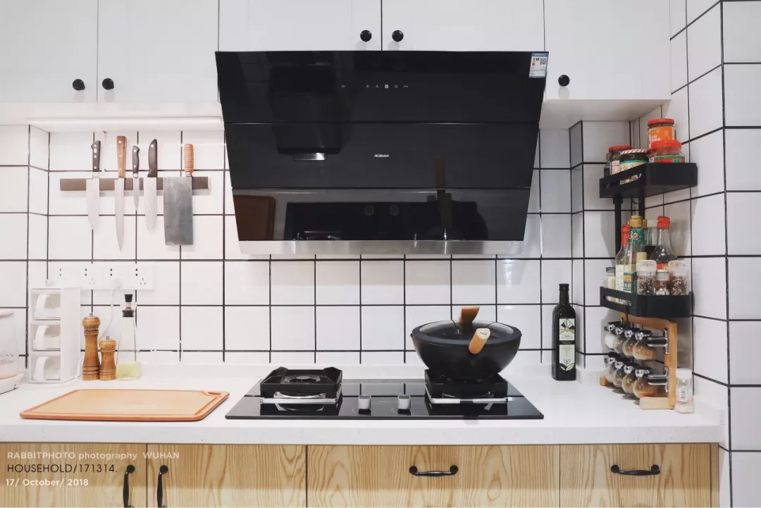 再小的厨房,装上收纳挂架,都会方便不少!