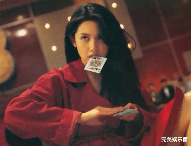 邱淑贞|邱淑贞女儿参加时尚秀，和吴世勋合照像长辈，网友：毫无辨识度