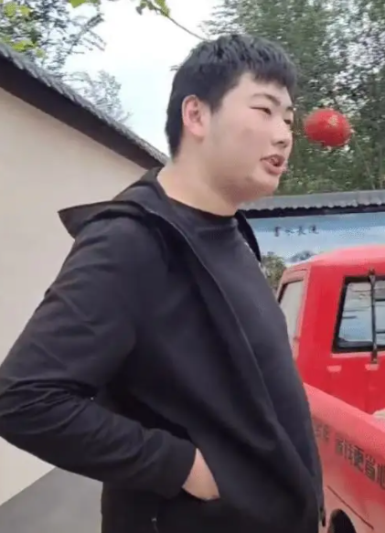 陈亚男|朱小伟小小年纪就过上了“退休”生活?难怪当初陈亚男要和他离婚