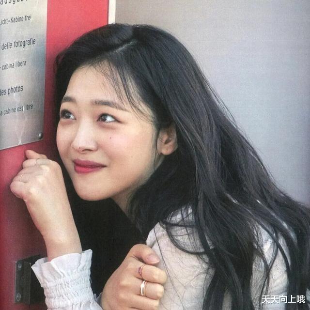 雪莉|鼓起勇气看完雪莉的纪录片，韩国的娱乐圈不仅黑暗，而且变态畸形