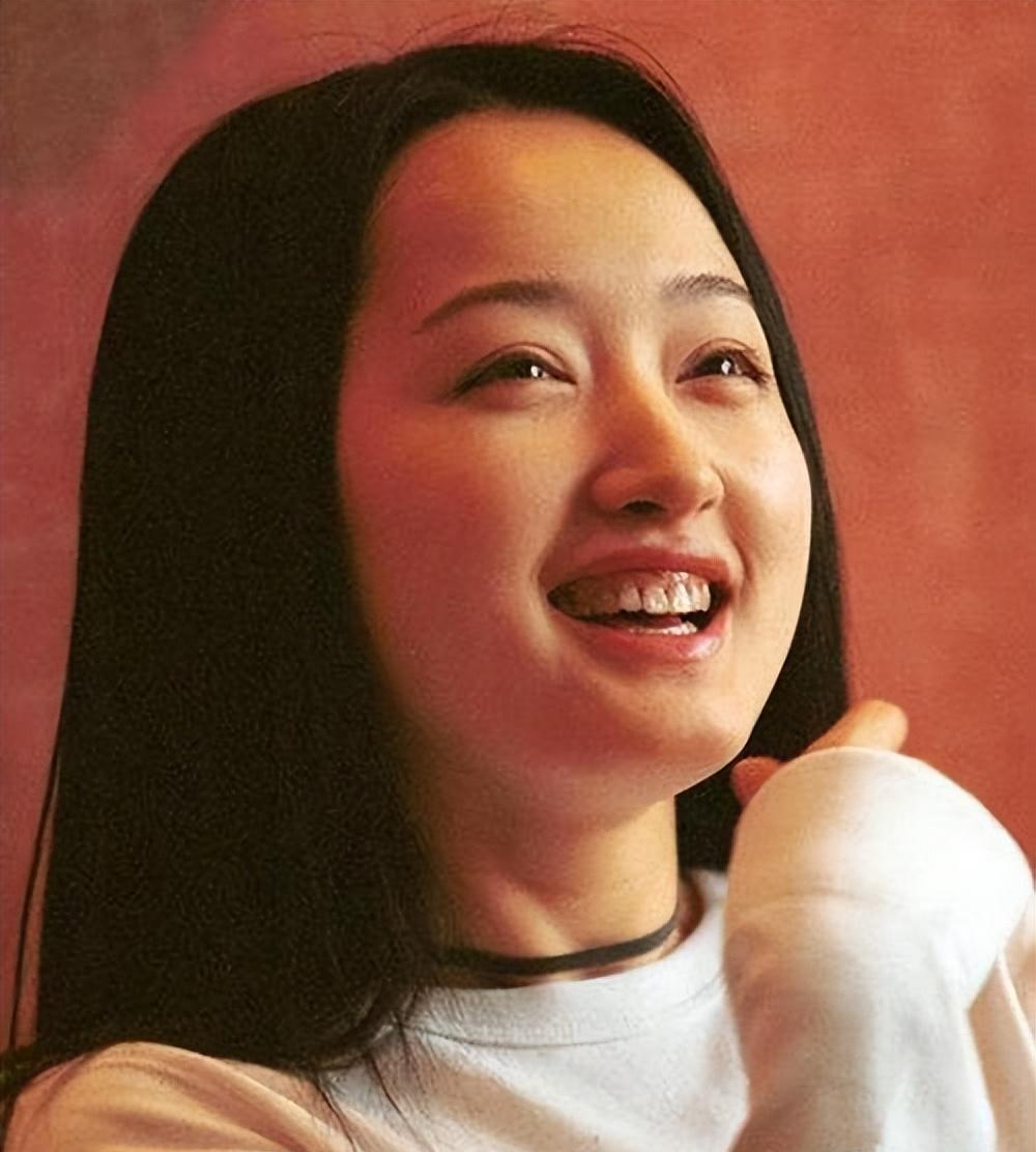 杨钰莹|杨钰莹：频繁到小县城商演，卖力演出却无掌声，既寂寞又显得落魄