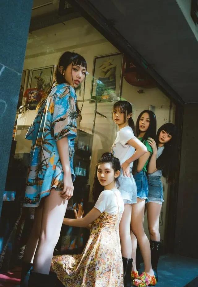 刘耀文|韩网评论刘耀文手机屏保,网友:果然真正的帅哥到哪都会引发热议!