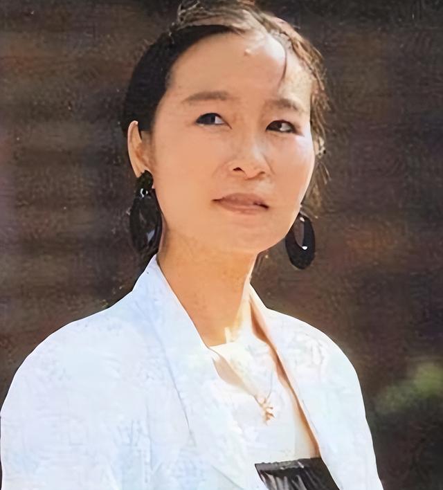 周野芒|演员周野芒：与奚美娟离婚后，火速再婚琼女郎