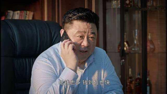 梁冠华|凭借《神探狄仁杰》成功出圈,身材曾经胖到两百斤,幸亏娶了个大美女