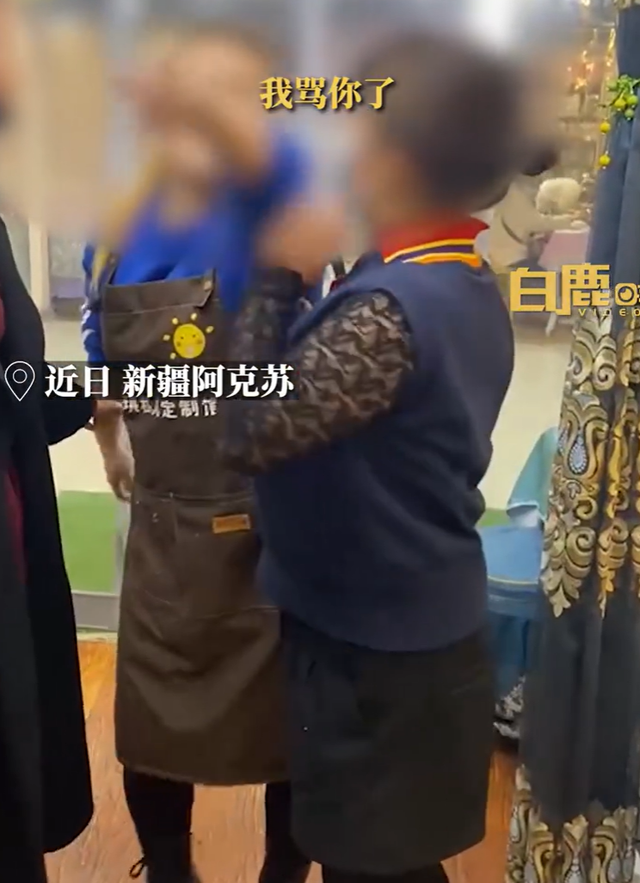 高马尾 女子卸甲时手被剪破，提醒店员反遭辱骂，当事人：最后指甲没给我卸，伤也是我自己处理的