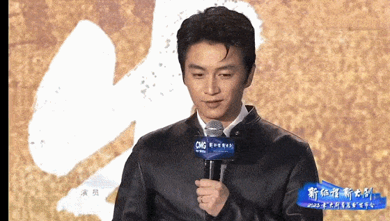 陈晓|陈妍希夫妇同台秀恩爱,陈晓笑得合不拢嘴,沉浸爱情的模样有点憨