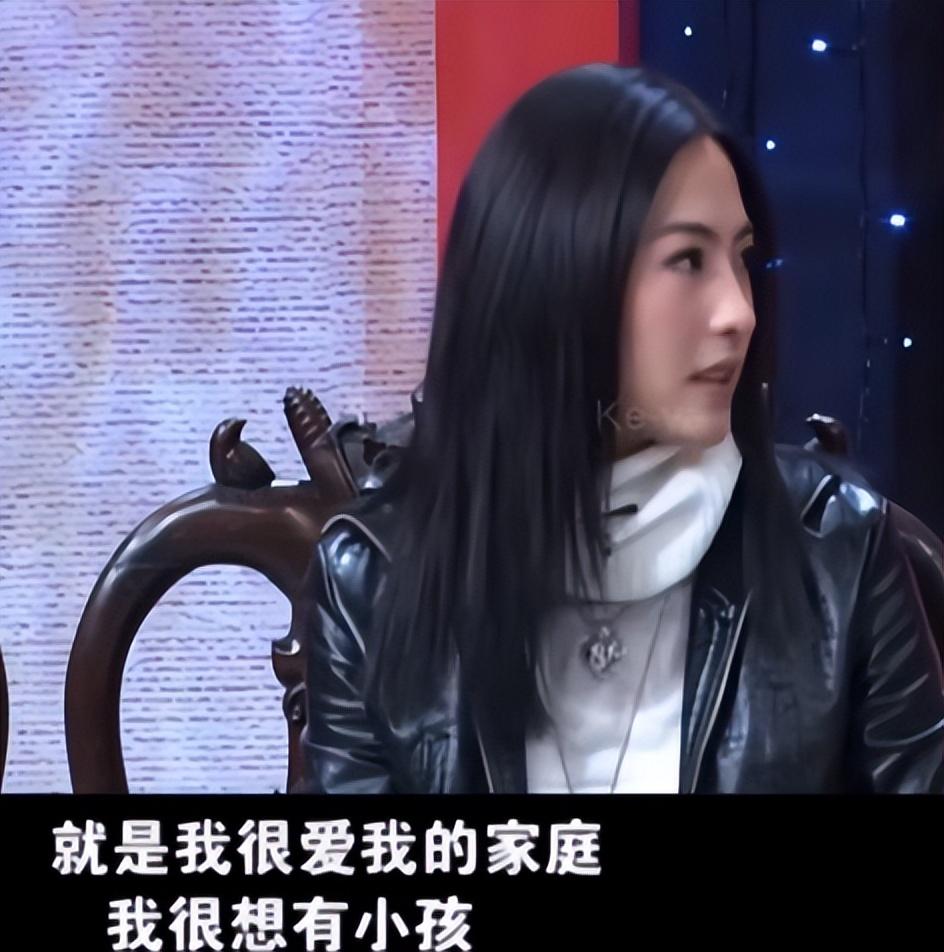 张柏芝|张柏芝为三胎儿子庆生,穿丝袜躺地上秀身材,儿子头上金发像混血