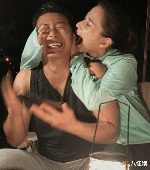 何超莲|何超莲整蛊窦骁，假装变魔术往男友嘴里塞纸团，相爱相杀日常好甜