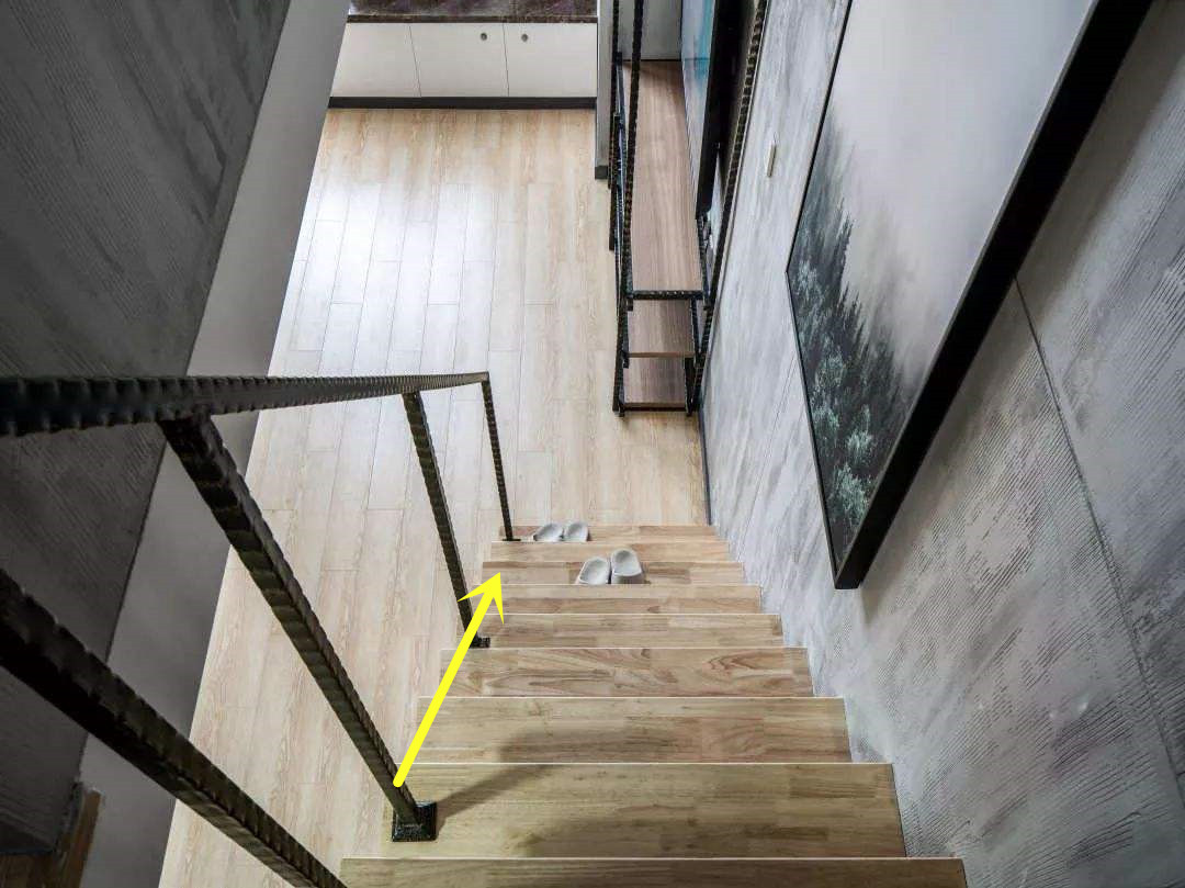 拿到房后我很好奇:明明买的是跃层,为什么开发商不把楼梯现浇好?